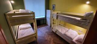 Хостелы Pobeda Hostel Минск Кровать в общем 4-местном номере для мужчин и женщин-1